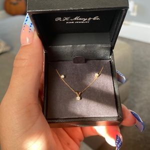 Dimond pendant set! Brand new and never worn w/ tag attached